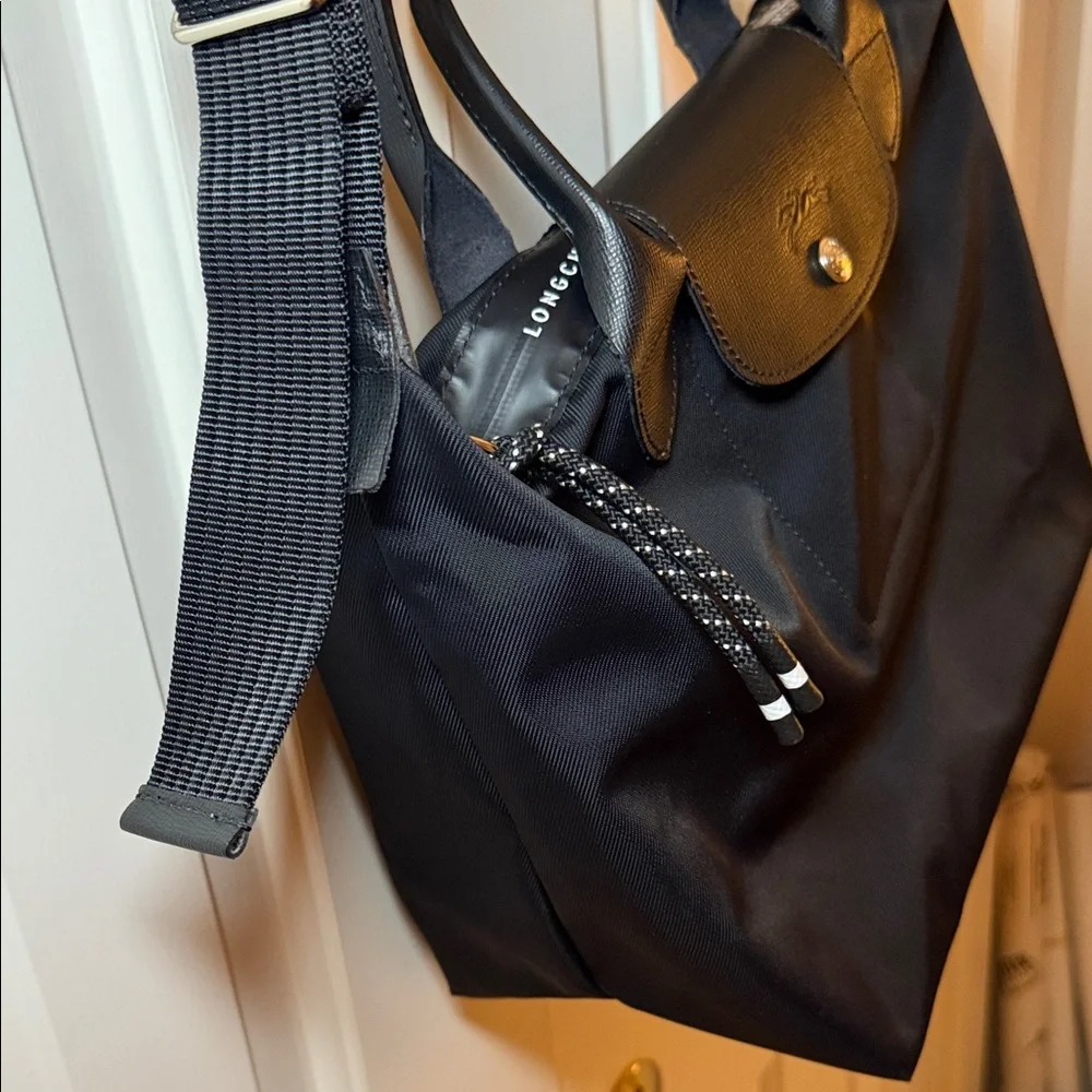 Longchamp Le Pliage Energy Medium Crossbody - Picture 3 of 16